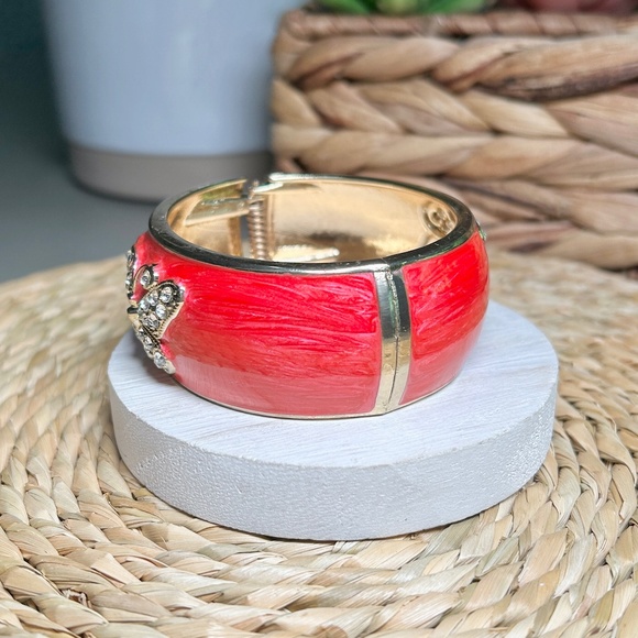 Delightful Crystal Butterfly Pink Enameled Wide Metal Clamper Bangle Bracelet. - Picture 9 of 14